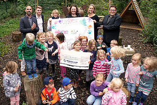 Die Niederlassung Bad Nenndorf spendet für die Kindertagesstätte "Am Dorfteich"