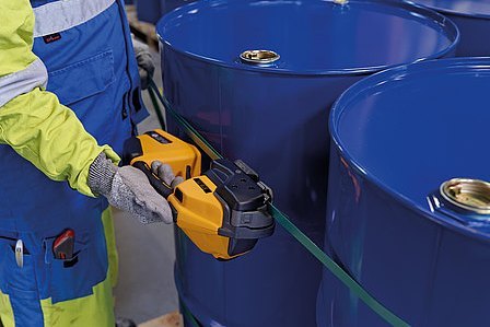 Die Spanngeschwindigkeit kann per Fingerdruck reguliert werden – ideal für empfindliche Packgüter! Die Spanngeschwindigkeit kann per Fingerdruck reguliert werden – ideal für empfindliche Packgüter!