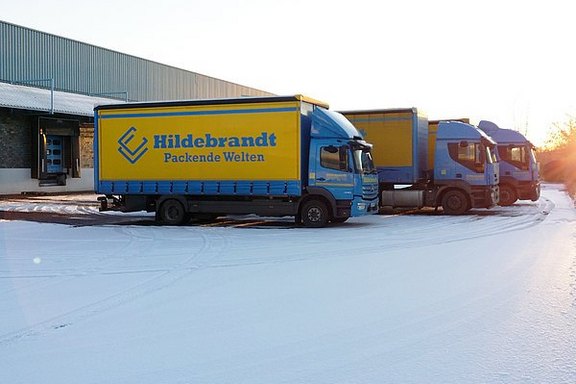 Der Auslieferverkehr erfolgt mit drei niederlassungseigenen Lkw