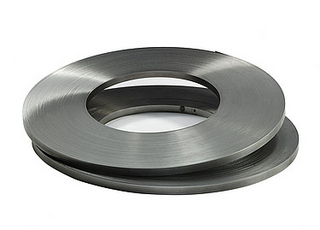 Stahlband zum Bündeln und Sichern sehr schwerer oder scharfkantiger Güter Stahlband zum Bündeln und Sichern sehr schwerer oder scharfkantiger Güter