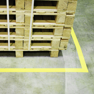 Bodenmarkierungsband zur Kennzeichnung innerbetrieblicher Lagerflächen