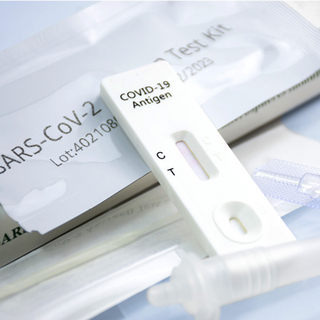 COVID-19 (SARS-CoV-2) Antigentestkit für Selbsttest COVID-19 (SARS-CoV-2) Antigentestkit für Selbsttest