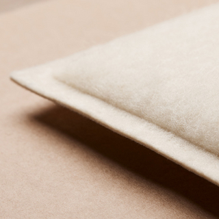 Versandtaschen mit Inlay aus überschüssiger Schafswolle