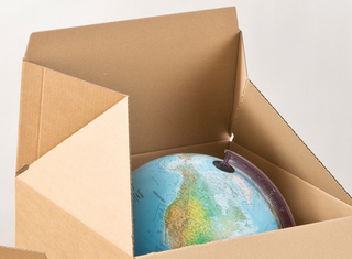 Eingreifschutz dank Z-Faltung am Deckel