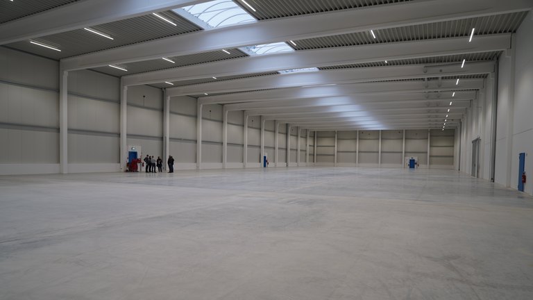 Das neue Lager: 9.000 Quadratmeter Lagerfläche mit 11 Meter Deckenhöhe.