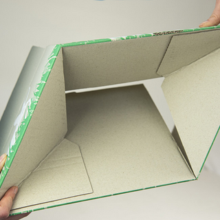 Graskarton mit Automatikboden