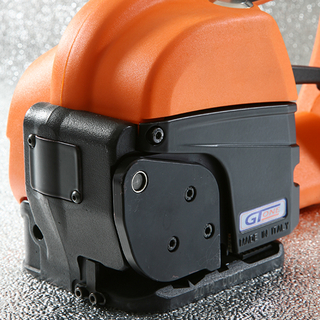 GT One Plus Spannen und Verschweißen von PP- und PET-Umreifungsbändern (12 bis 16 mm) GT One Plus Spannen und Verschweißen von PP- und PET-Umreifungsbändern (12 bis 16 mm)